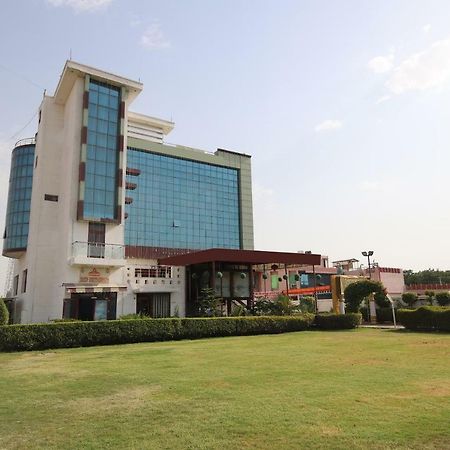Hotel Deep Palace Jind Buitenkant foto