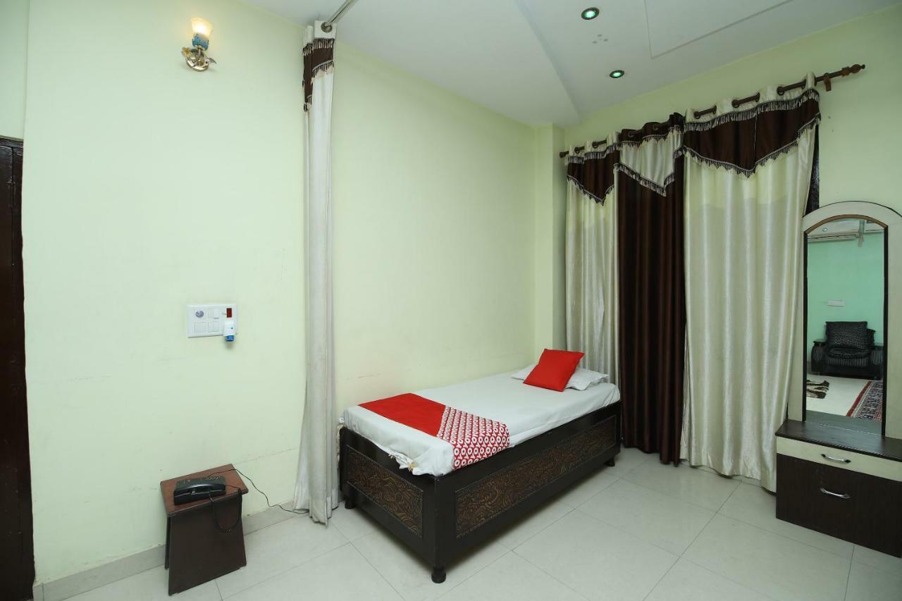 Hotel Deep Palace Jind Buitenkant foto
